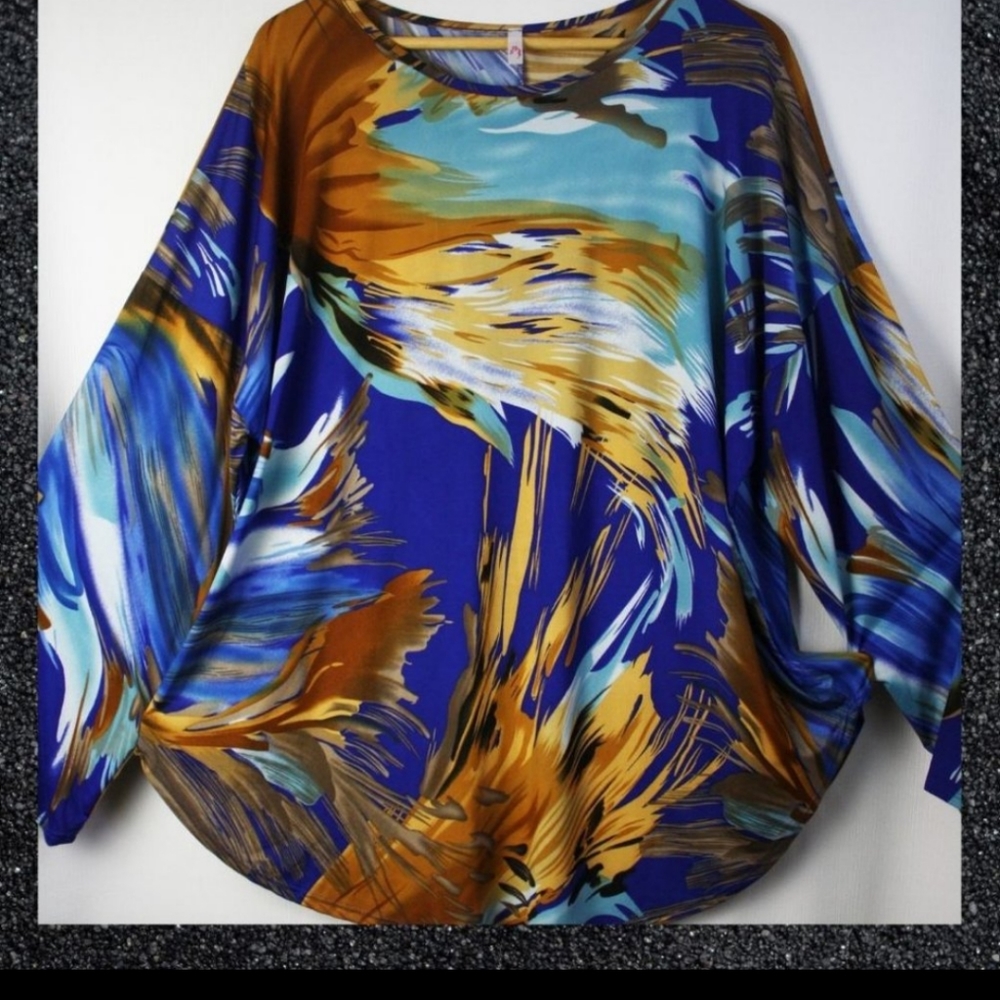 Plus Curved Hem Top - Picture 4 of 4